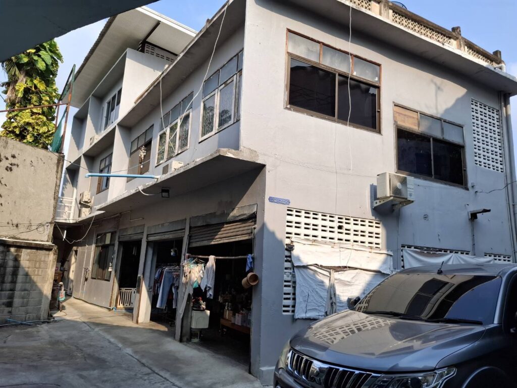 ขาย ที่ดินพร้อมสิ่งปลูกสร้าง 99 ตร.ว. ใกล้ ซ.เจริญกรุง80 ใกล้เอเซีย ทีค เยื้องโรงแรมทองธารา - Image 3